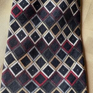 Geometric Patterned 100%Silk Tie -‎ Black, Red, Gold